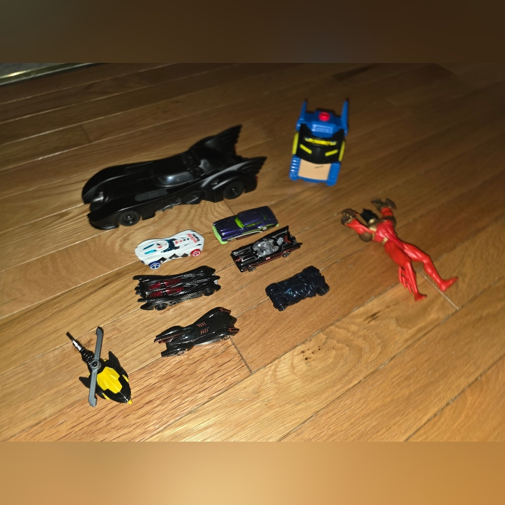 10pcs BATMAN MOBILE BATMOBILE & HOTWHEELS SIZED CARS VEHILES BUNDLE NO SEPARATIN
